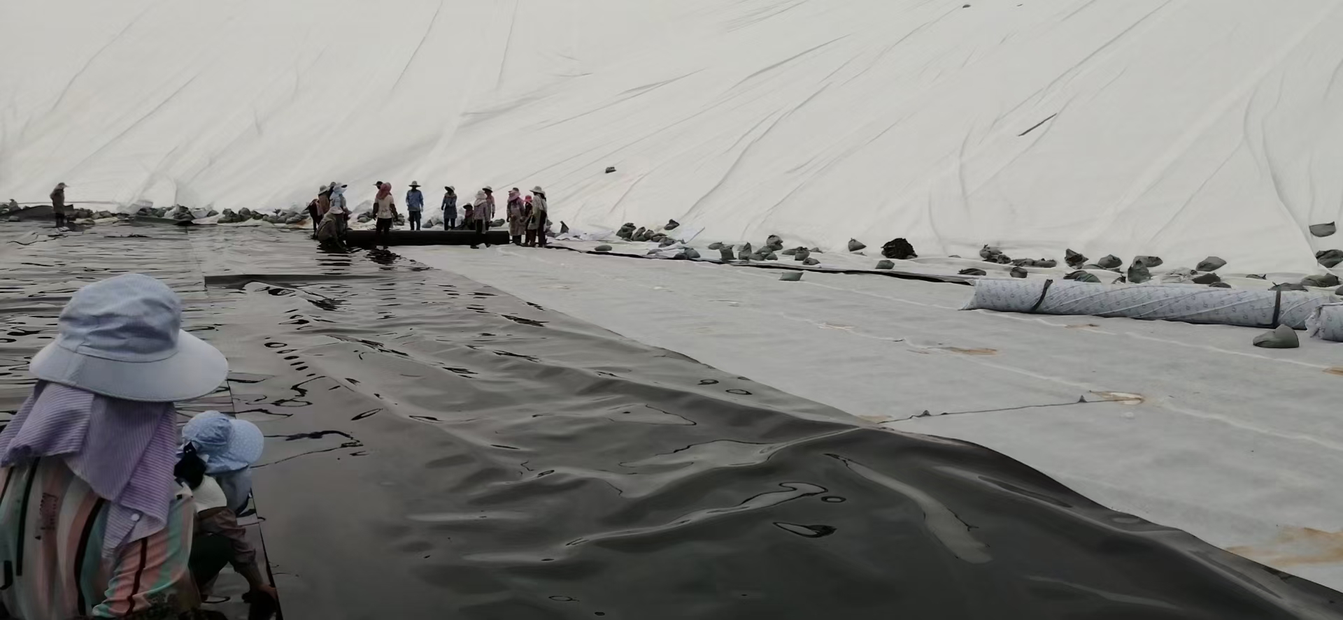 填埋场底部防渗施工现场